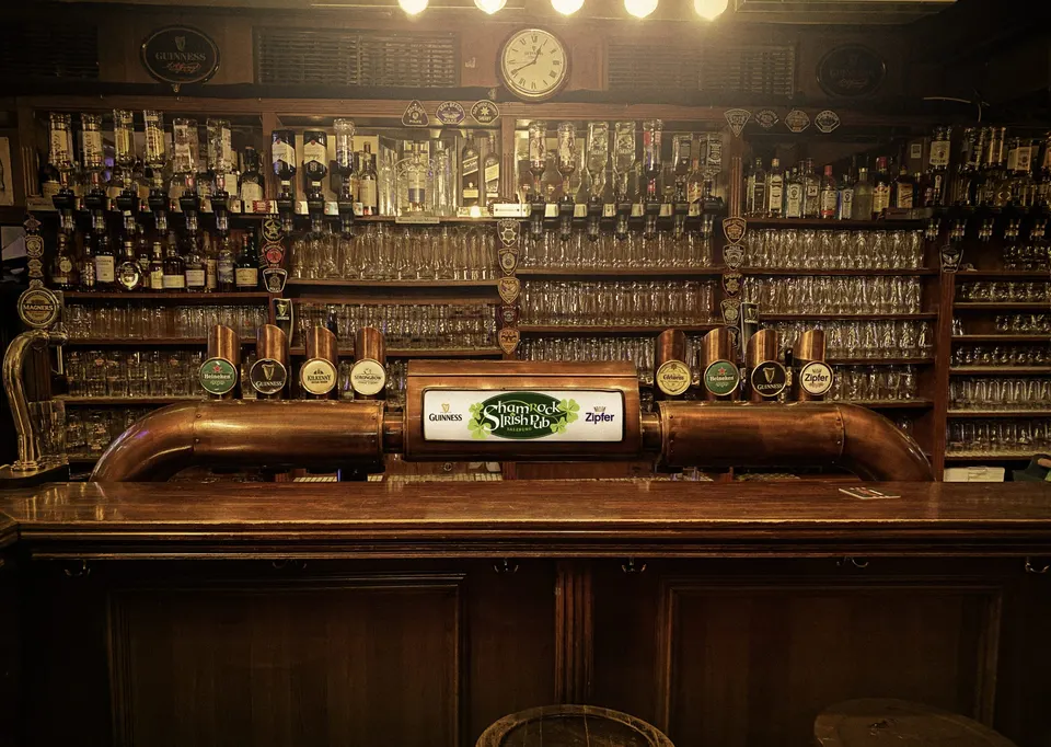Shamrock, Irish Pub